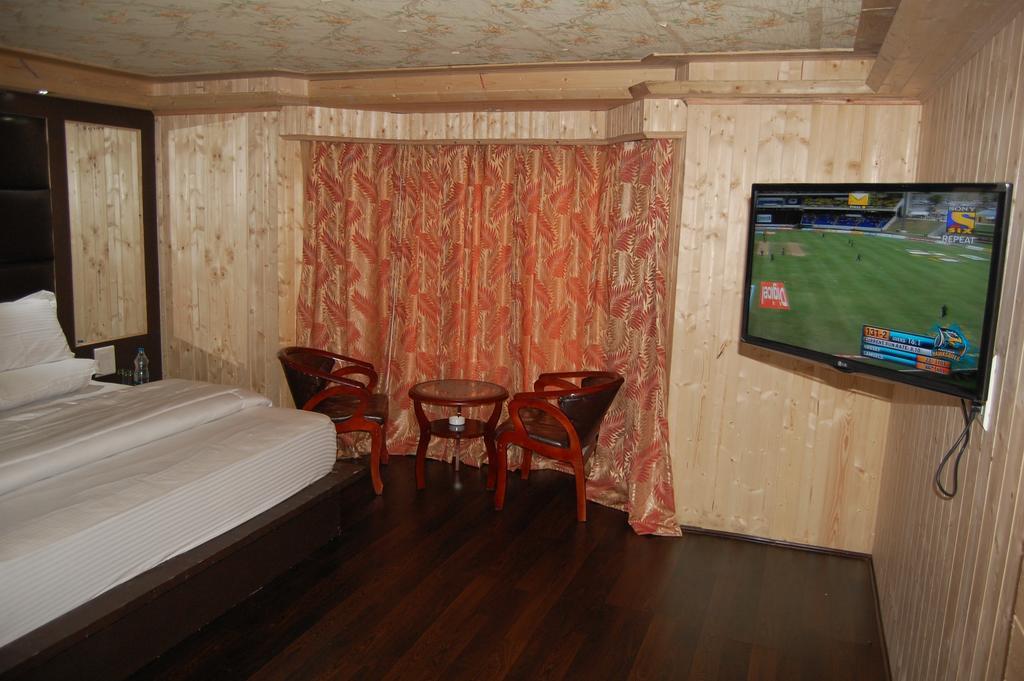 Hotel Zahgeer Continental Gulmarg Zimmer foto