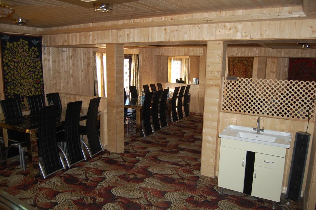 Hotel Zahgeer Continental Gulmarg Zimmer foto